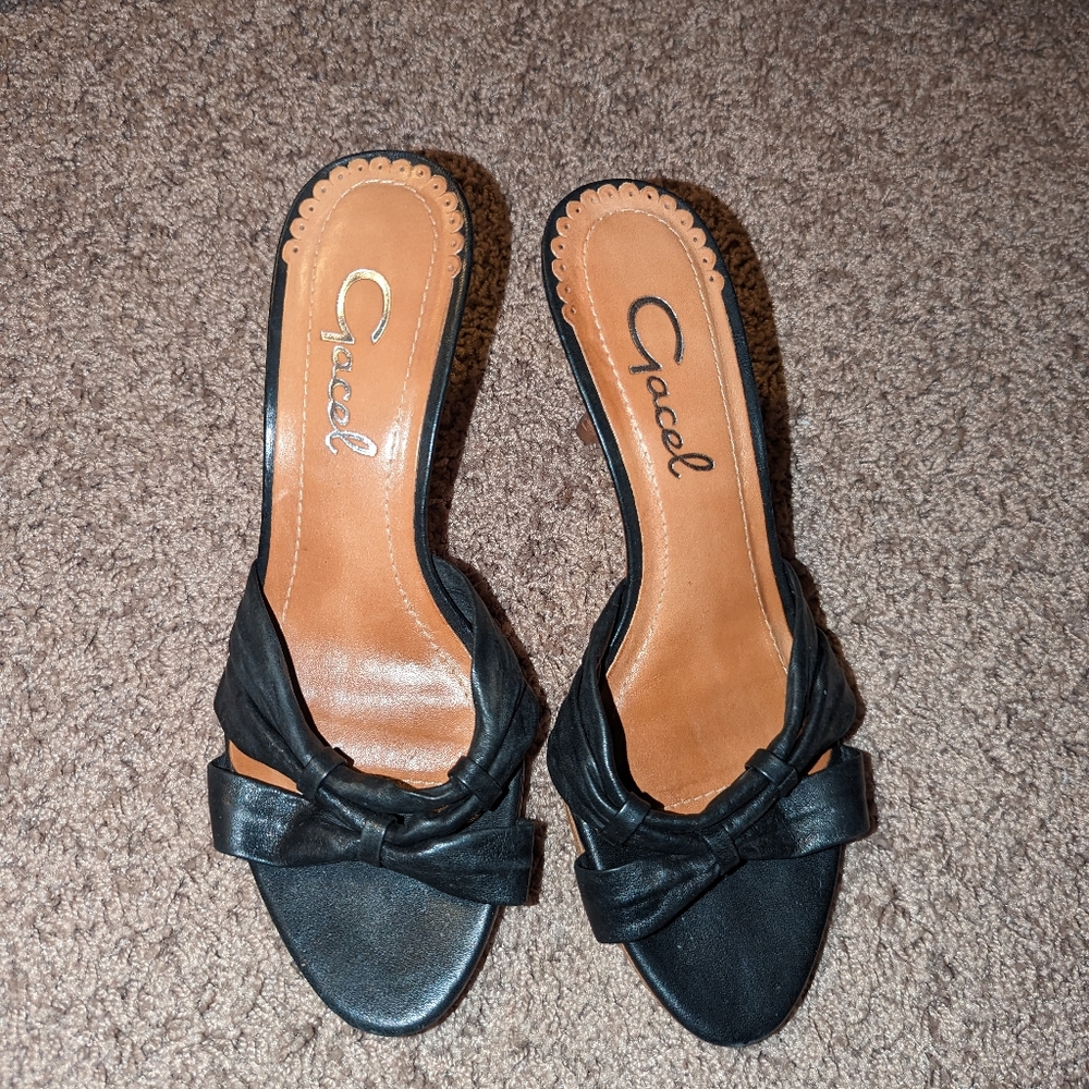 Knotted black summer shoes